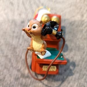Hallmark Keepsake Chatty Chipmunk - 1998